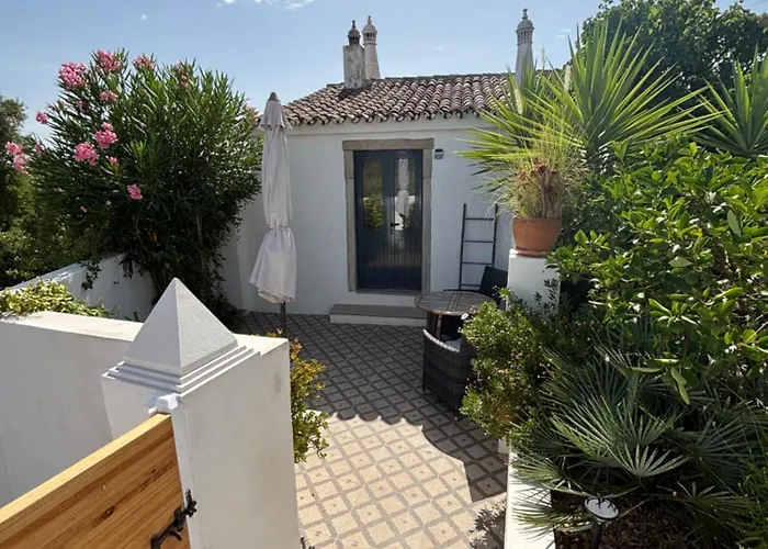 Casa Na Colina : The Cottage And The Long House